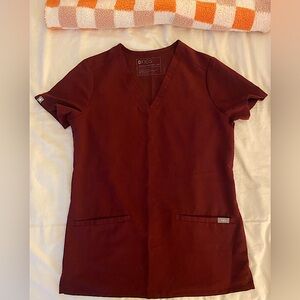Women’s Maroon figs three pocket scrub top XXS